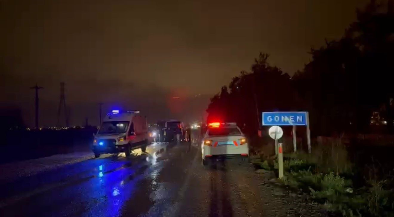 gonende isci servisi ile otomobil carpisti 1 olu 13 yarali 1 JRplwKFz