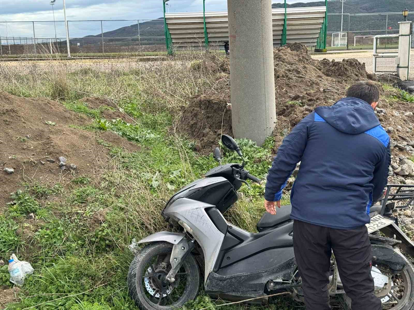 gonende kamyonet ile motosiklet carpisti 1 yarali 0