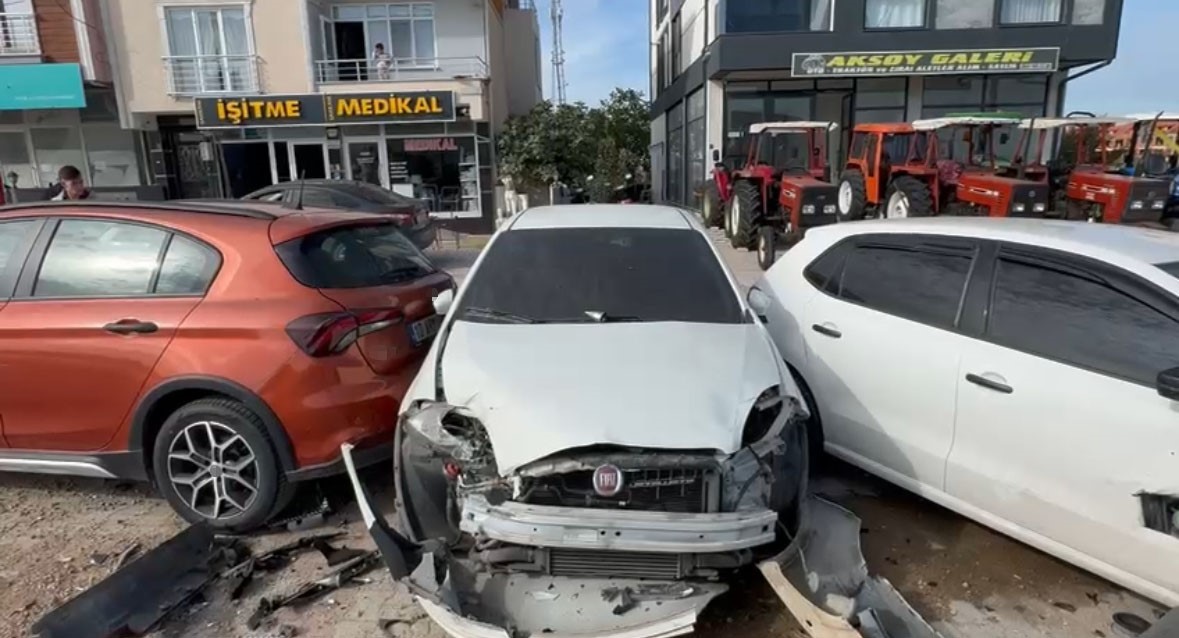 gonende kontrolden cikan tir park halindeki 8 araca carpti 3 CgifhgcM