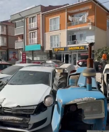 gonende-kontrolden-cikan-tir-park-halindeki-8-araca-carpti-jkXFbwWZ.jpg