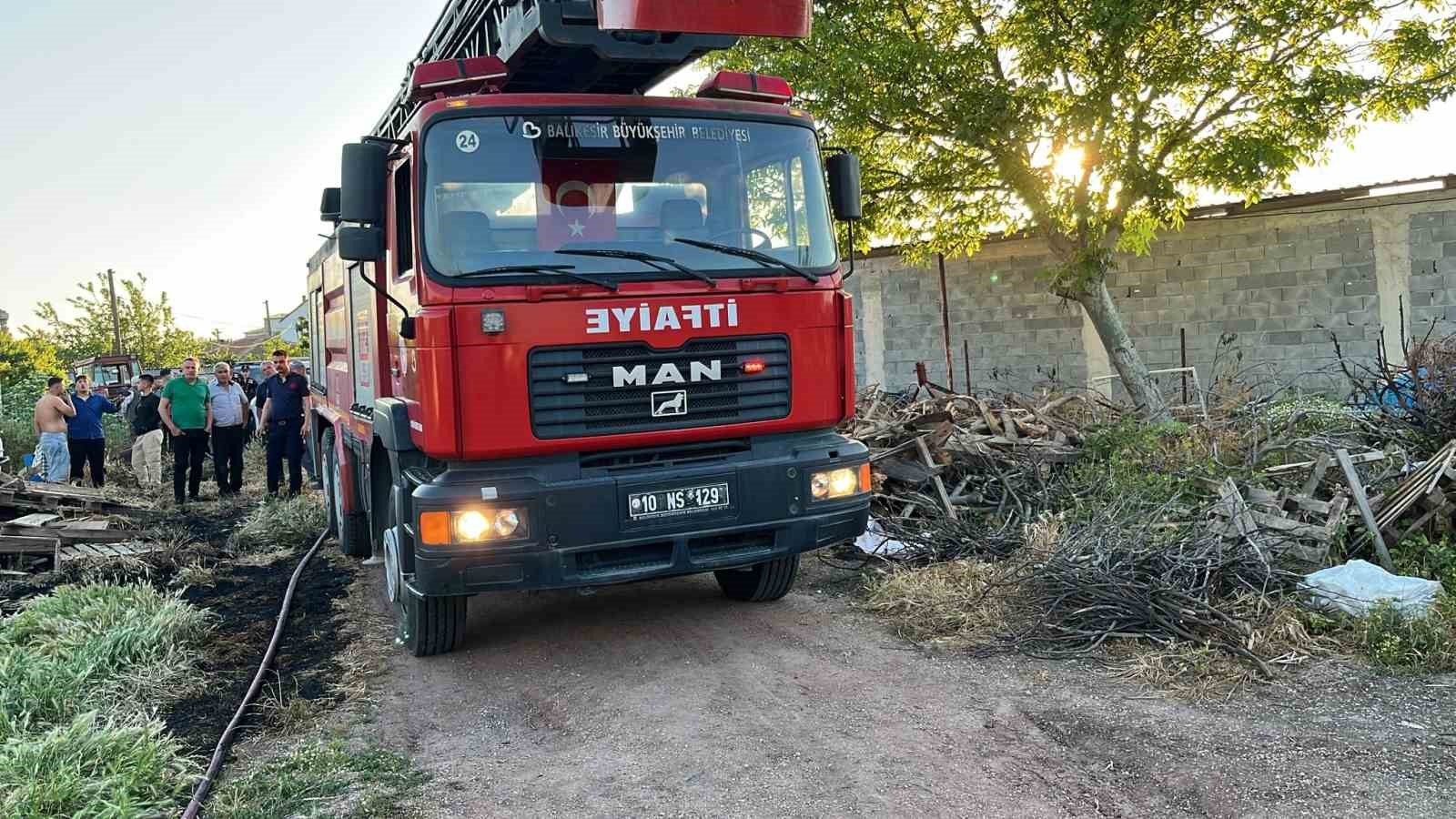 gonende korkutan arac yangini 1 q2CH3h8q