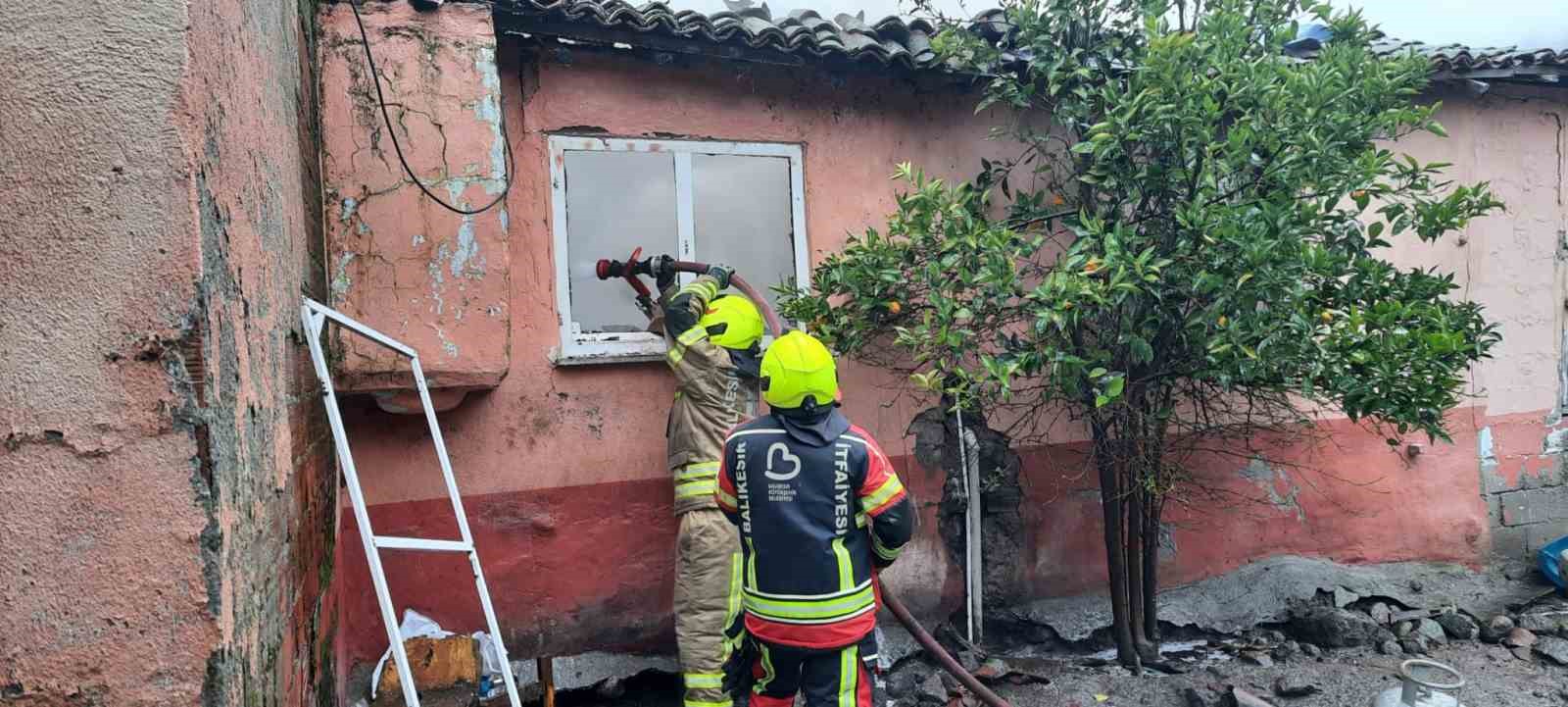 gonende mustakil ev yanginda kullanilamaz hale geldi 1 9cQelKYD
