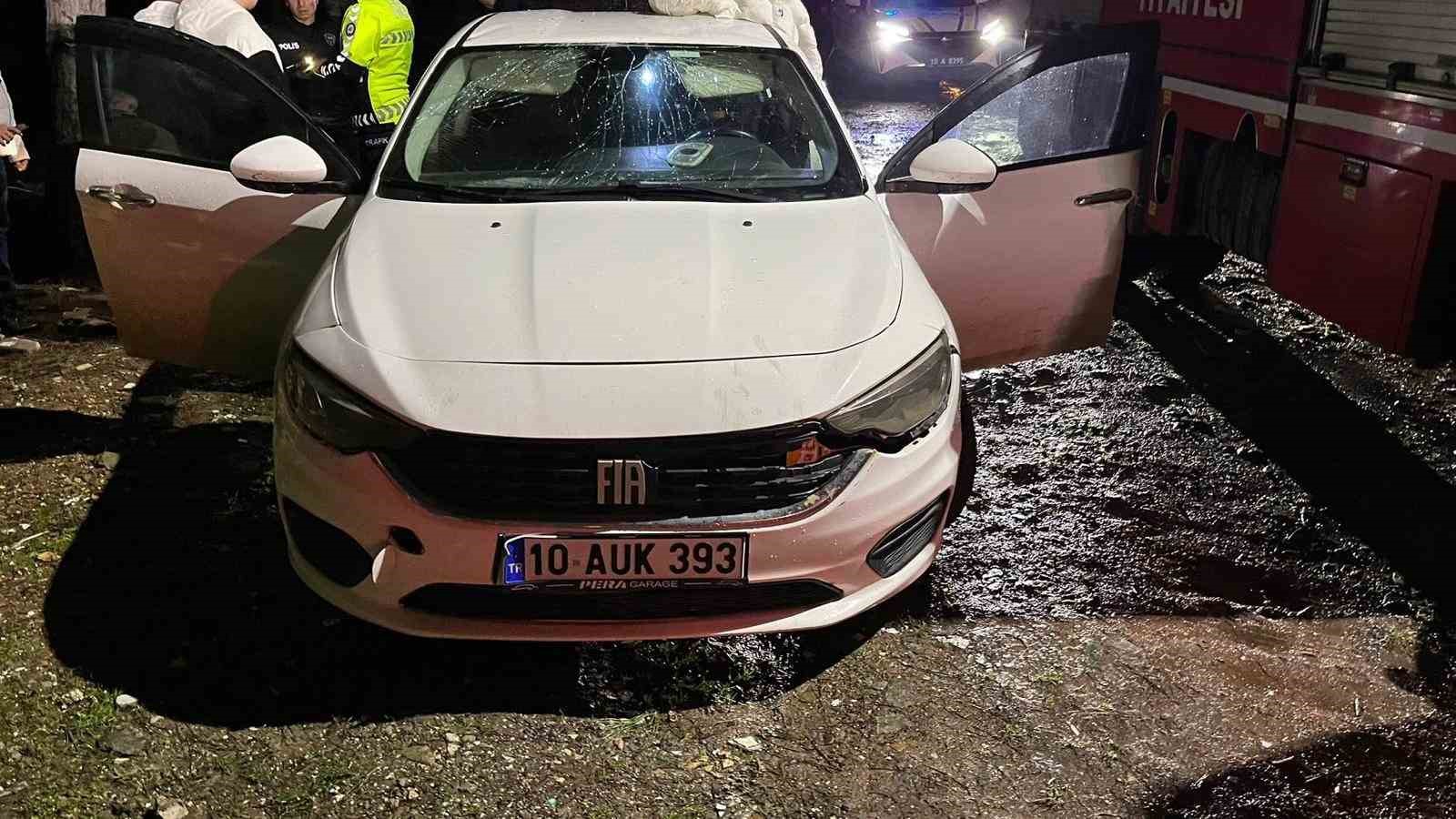 gonende park halindeki aracta patlama 2 yarali 2 JEQCFuH8