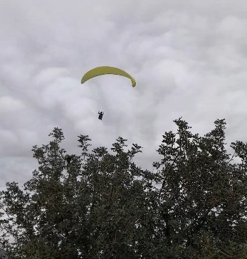 gonulleri isitan davet yamac parasutcusu iscilerin cay davetine kayitsiz kalmadi 1 ThOmtK8I