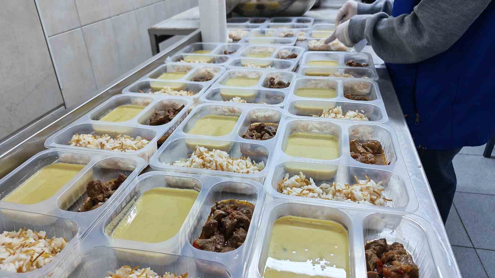 gonullu genclerle iftar seferberligi 0 UuhtNRHM