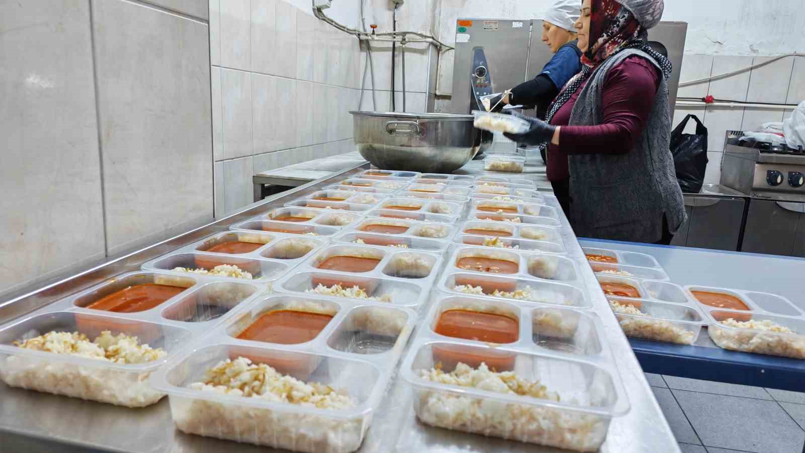 gonullu genclerle iftar seferberligi 3 dUPjVu6b