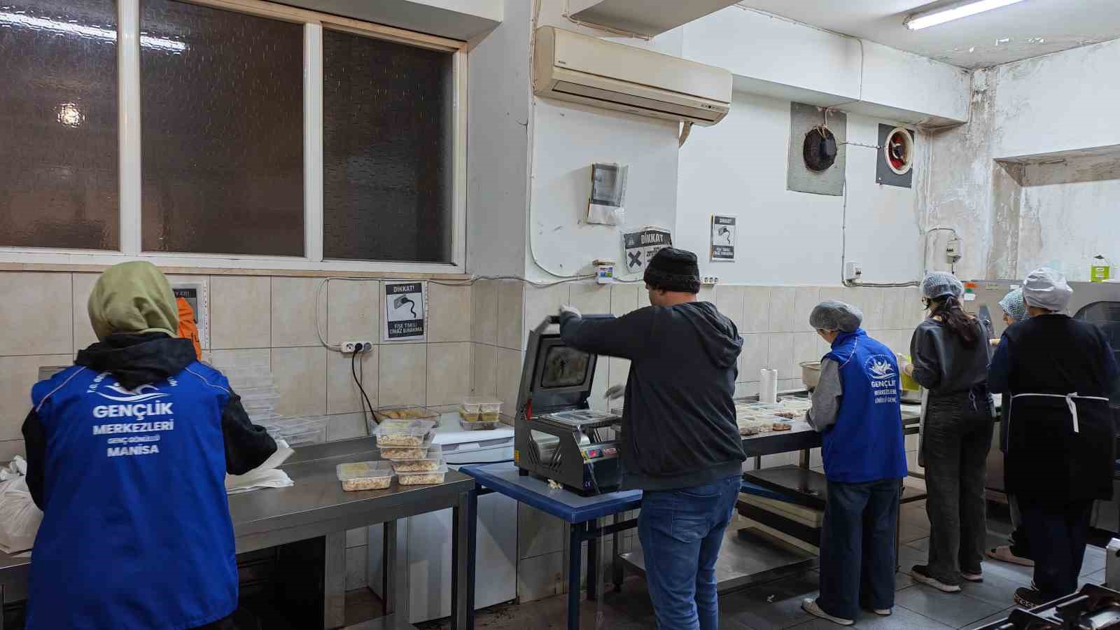 gonullu genclerle iftar seferberligi 5 vDpBJHha
