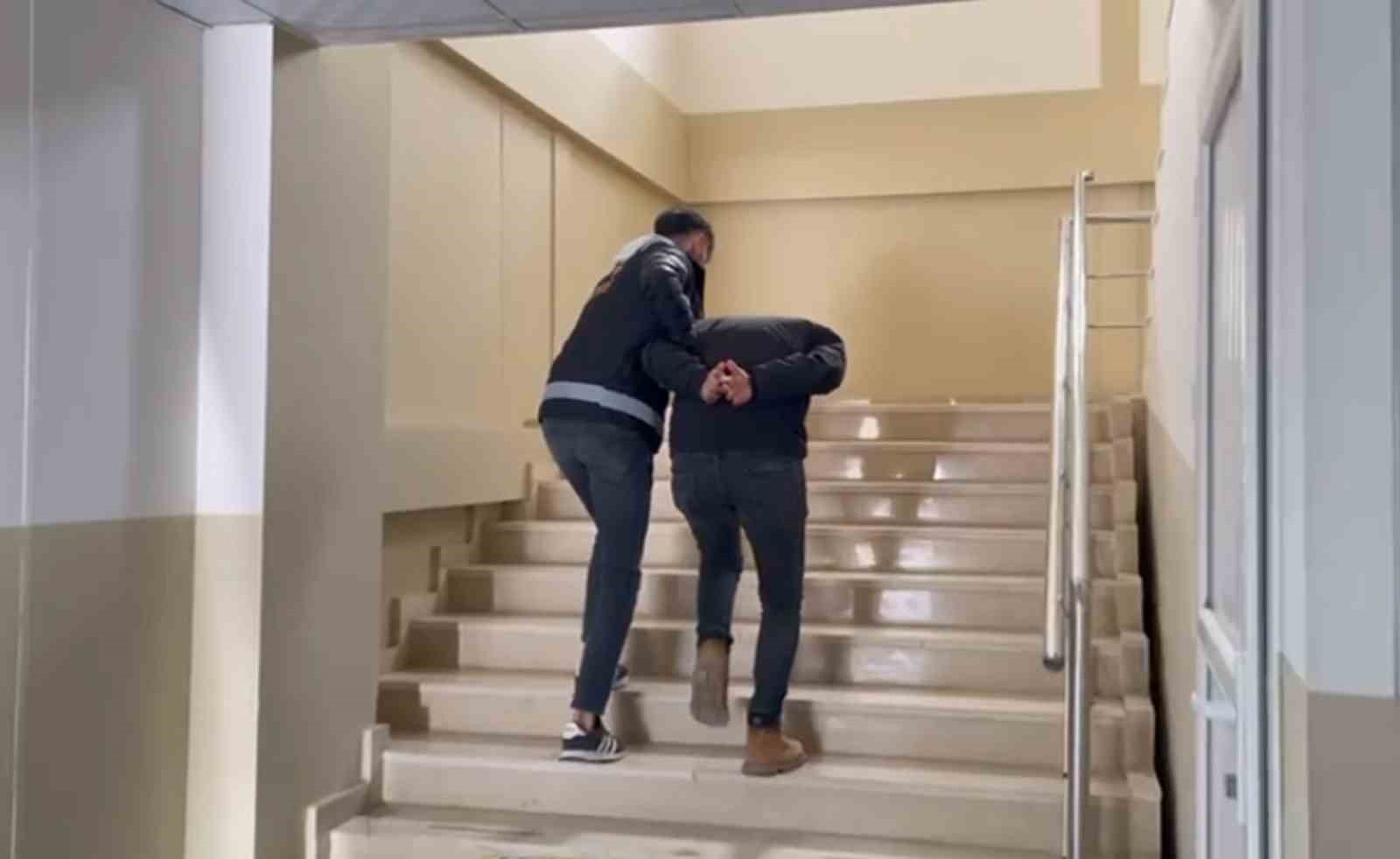 Gönüllü olarak ülkesine dönen Suriye’li kaçak yolla Türkiye’ye girerken yakalandı 8 gonullu olarak ulkesine donen suriyeli kacak yolla turkiyeye girerken yakalandi 4 1JSOAX9e