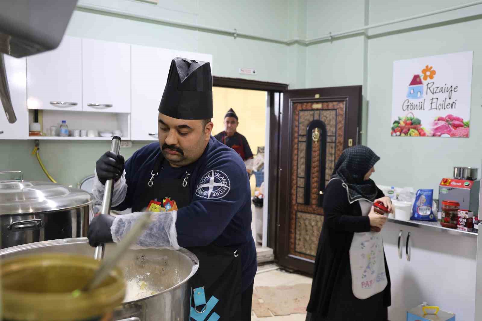 gonulluler el ele verdi her gun 250 ihtiyac sahibine iftar hazirliyor 5