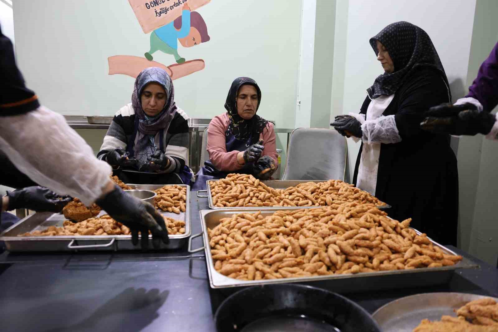 gonulluler el ele verdi her gun 250 ihtiyac sahibine iftar hazirliyor 6 RvEOkdUS