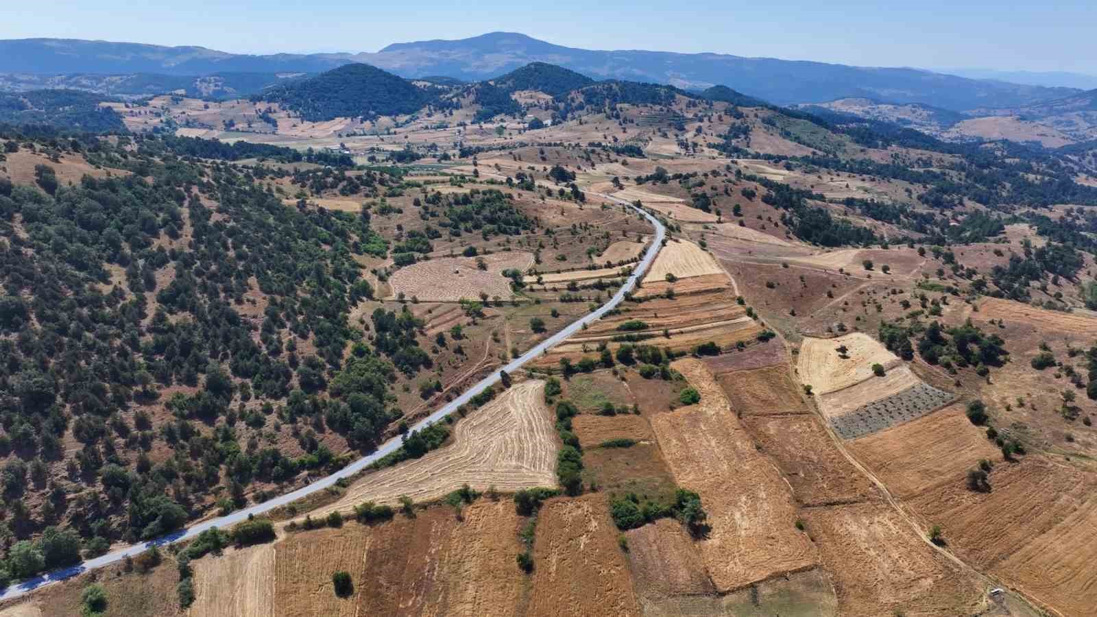 gordesin kritik yolunda asfalt mesaisi basladi 4 nMZY4c24
