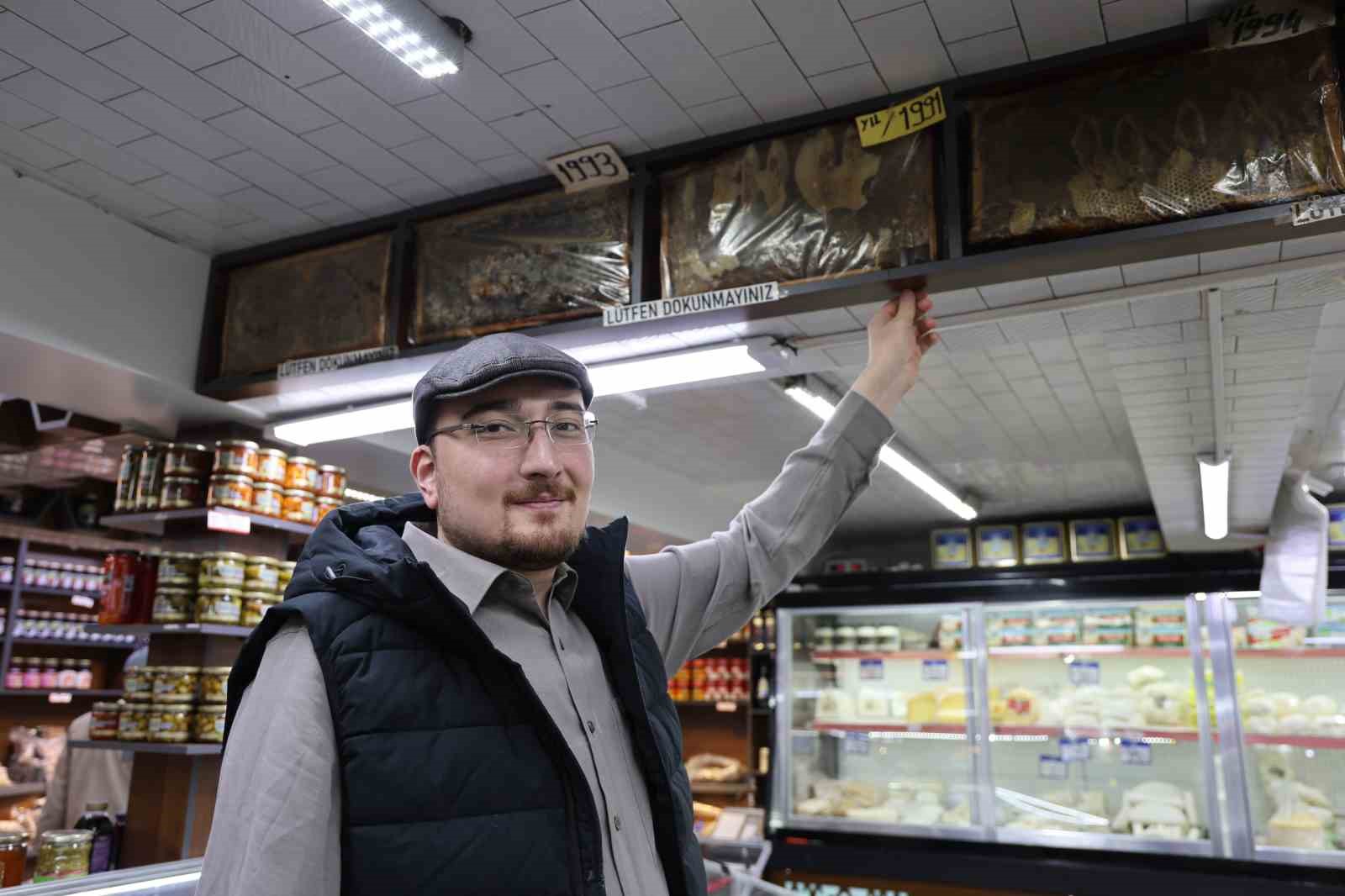 gorenler donup bir daha bakiyor 35 yillik bal cerceveleri dikkat cekiyor 4 9gasrgbn