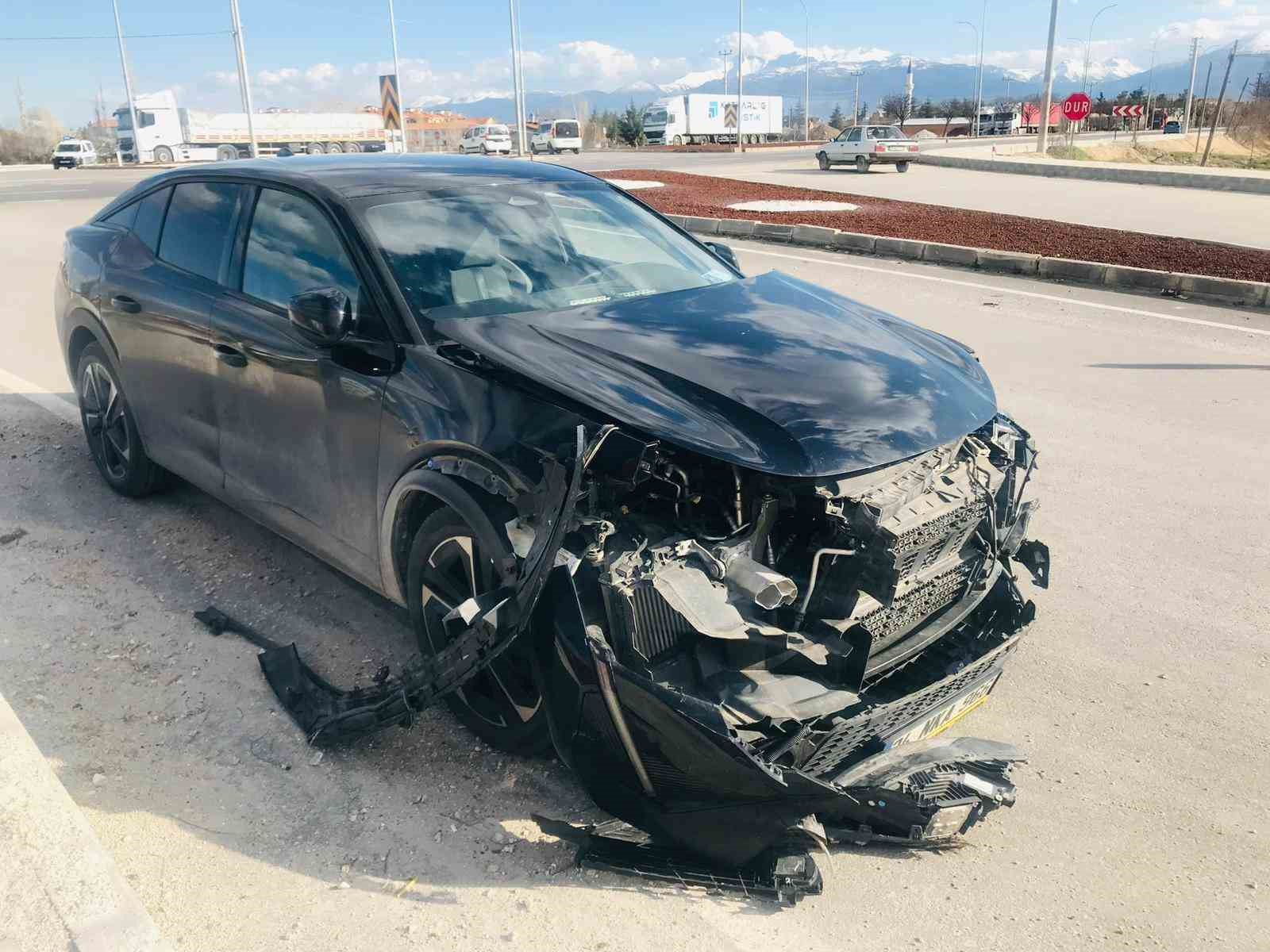 Görenleri dehşete düşüren kaza anbean güvenlik kamerasında 5 gorenleri dehsete dusuren kaza anbean guvenlik kamerasinda 1 D46ND7mT