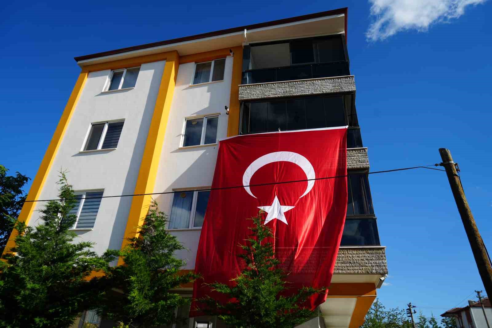 gorev basinda sehit oldu baba ocagi turk bayraklariyla donatildi 3 zSXjInl7