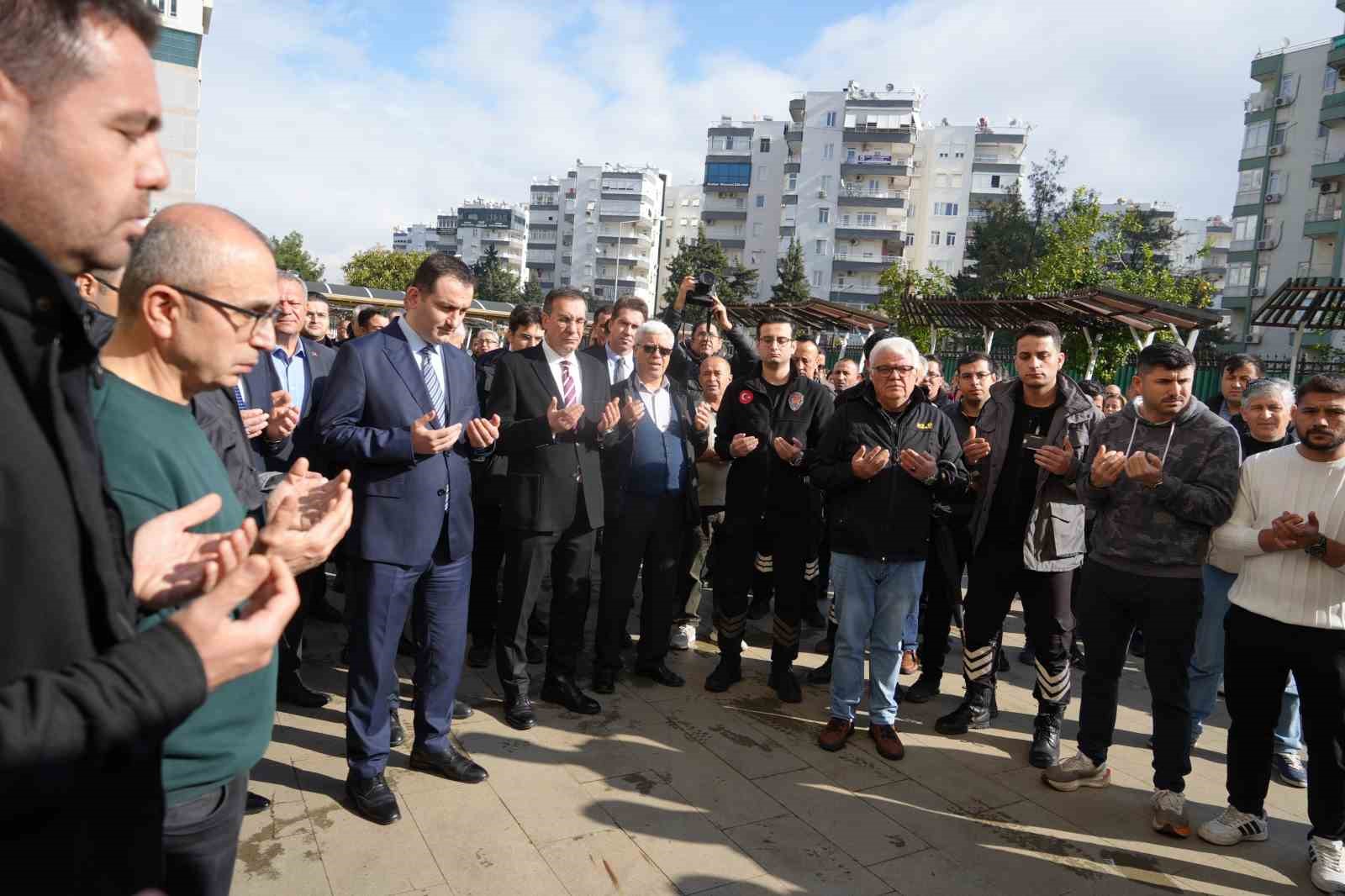 gorev yaptigi adliyede olu bulunan guvenlik gorevlisi gozyaslariyla ugurlandi 1