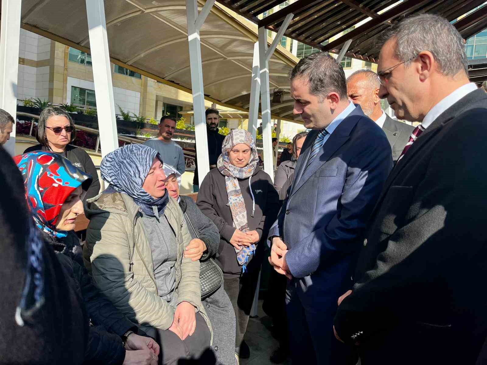 gorev yaptigi adliyede olu bulunan guvenlik gorevlisi gozyaslariyla ugurlandi 10 e8vePVtZ
