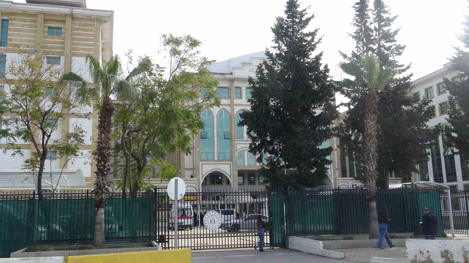 gorev yaptigi adliyede olu bulunan guvenlik gorevlisi gozyaslariyla ugurlandi 5 VsRL2Jzq