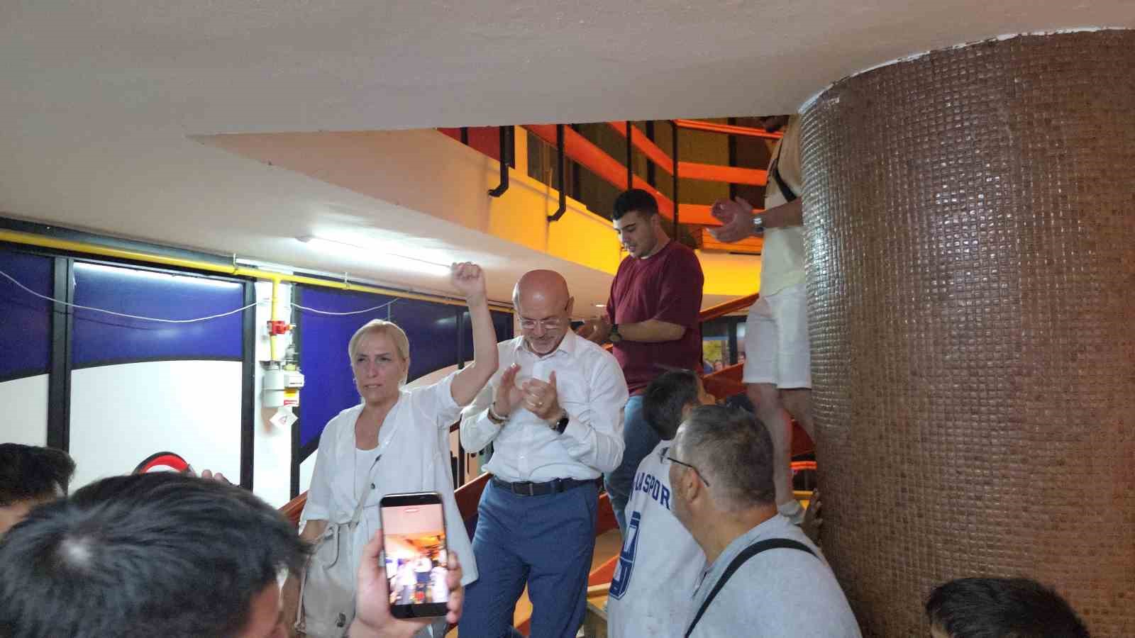 Görevden alınan CHP Samsun yönetimi il binasını boşalttı 4 gorevden alinan chp samsun yonetimi il binasini bosaltti 0 KaKyAb5q