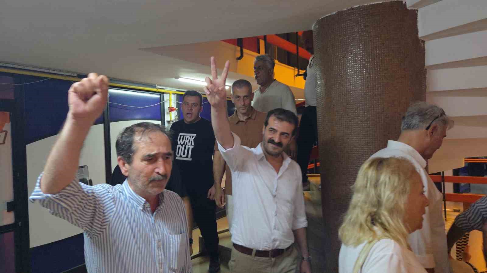Görevden alınan CHP Samsun yönetimi il binasını boşalttı 5 gorevden alinan chp samsun yonetimi il binasini bosaltti 1 yYBDbcGq
