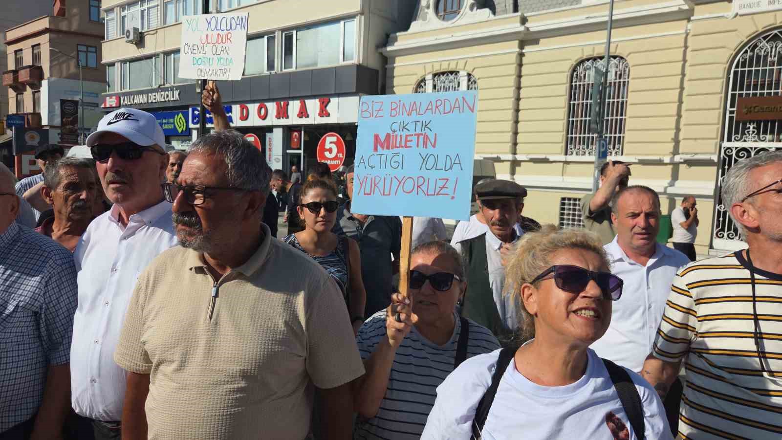 Görevden alınan CHP Samsun yönetimi il binasını boşalttı 8 gorevden alinan chp samsun yonetimi il binasini bosaltti 4 FkJrv4VP