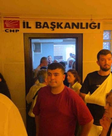 gorevden-alinan-chp-samsun-yonetimi-il-binasini-bosaltti-lBHxiaOW.jpg