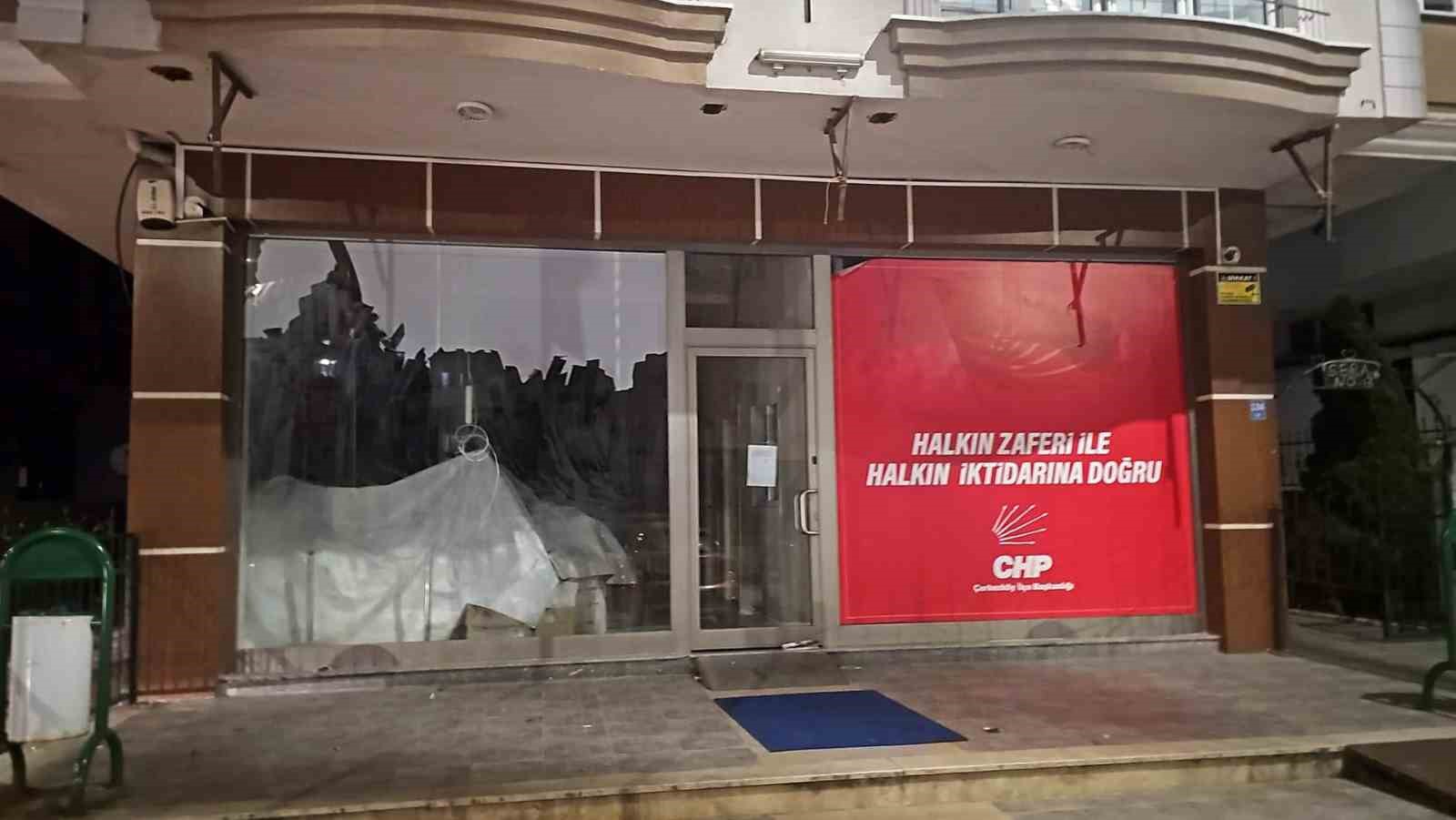 gorevden alinan ilce baskani kontrati kendi uzerine yapmis 0 Oef8cE3M