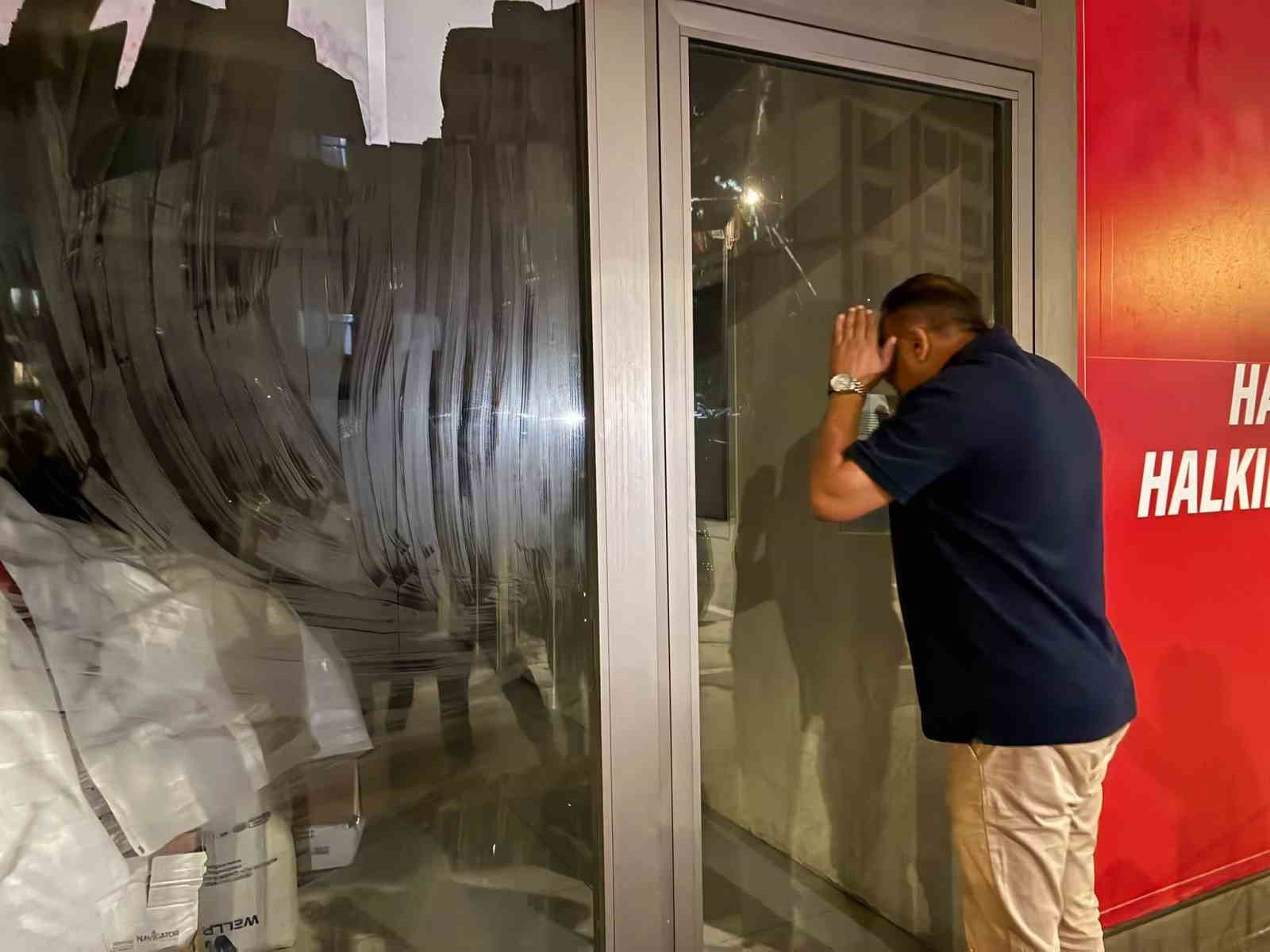 gorevden alinan ilce baskani kontrati kendi uzerine yapmis 2 thUj3rYO