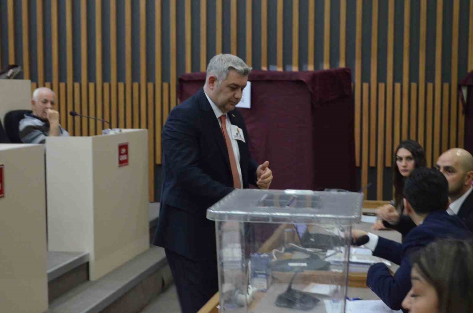 gorevden uzaklastirilan tanju ozcanin yerine yeni baskanvekili secildi 2 1AP1NApE