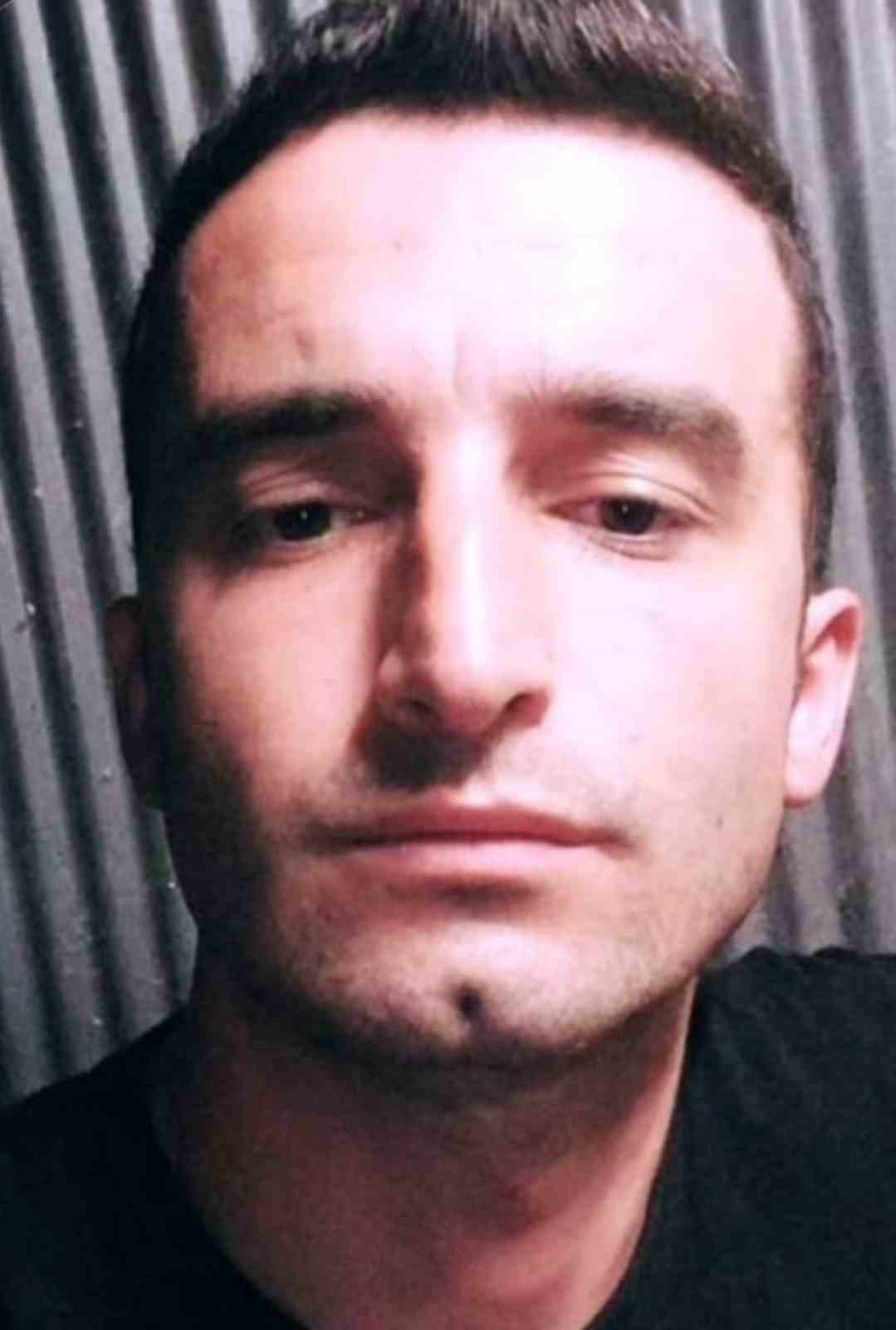 Göreve gelmeyen polis memuru, kendisini kontrol için gelen mesai arkadaşları tarafından ölü bulundu 6 goreve gelmeyen polis memuru kendisini kontrol icin gelen mesai arkadaslari tarafindan olu bulundu 2 LHBS55jH