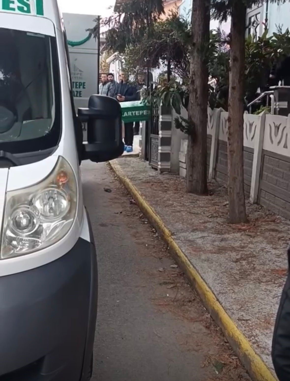 Göreve gelmeyen polis memuru, kendisini kontrol için gelen mesai arkadaşları tarafından ölü bulundu 7 goreve gelmeyen polis memuru kendisini kontrol icin gelen mesai arkadaslari tarafindan olu bulundu 3 WiC6vtJr