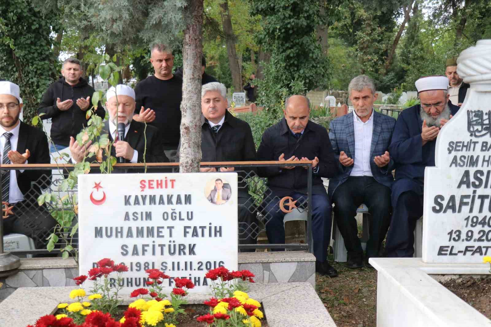 gorevi basinda sehit edilen kaymakam safiturk vefatinin 9uncu yilinda kabri basinda anildi 0 XTe7YcZz