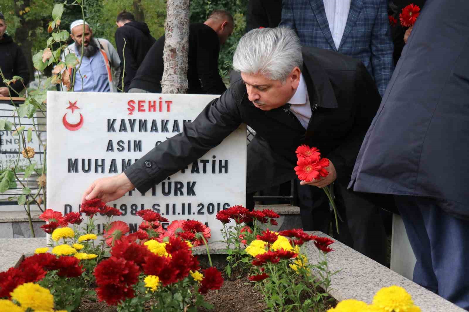 gorevi basinda sehit edilen kaymakam safiturk vefatinin 9uncu yilinda kabri basinda anildi 4 nJLkbTHv