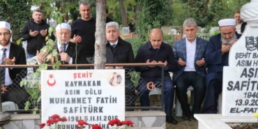 gorevi-basinda-sehit-edilen-kaymakam-safiturk-vefatinin-9uncu-yilinda-kabri-basinda-anildi-A3eb7BGF.jpg