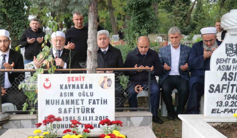 gorevi-basinda-sehit-edilen-kaymakam-safiturk-vefatinin-9uncu-yilinda-kabri-basinda-anildi-A3eb7BGF.jpg