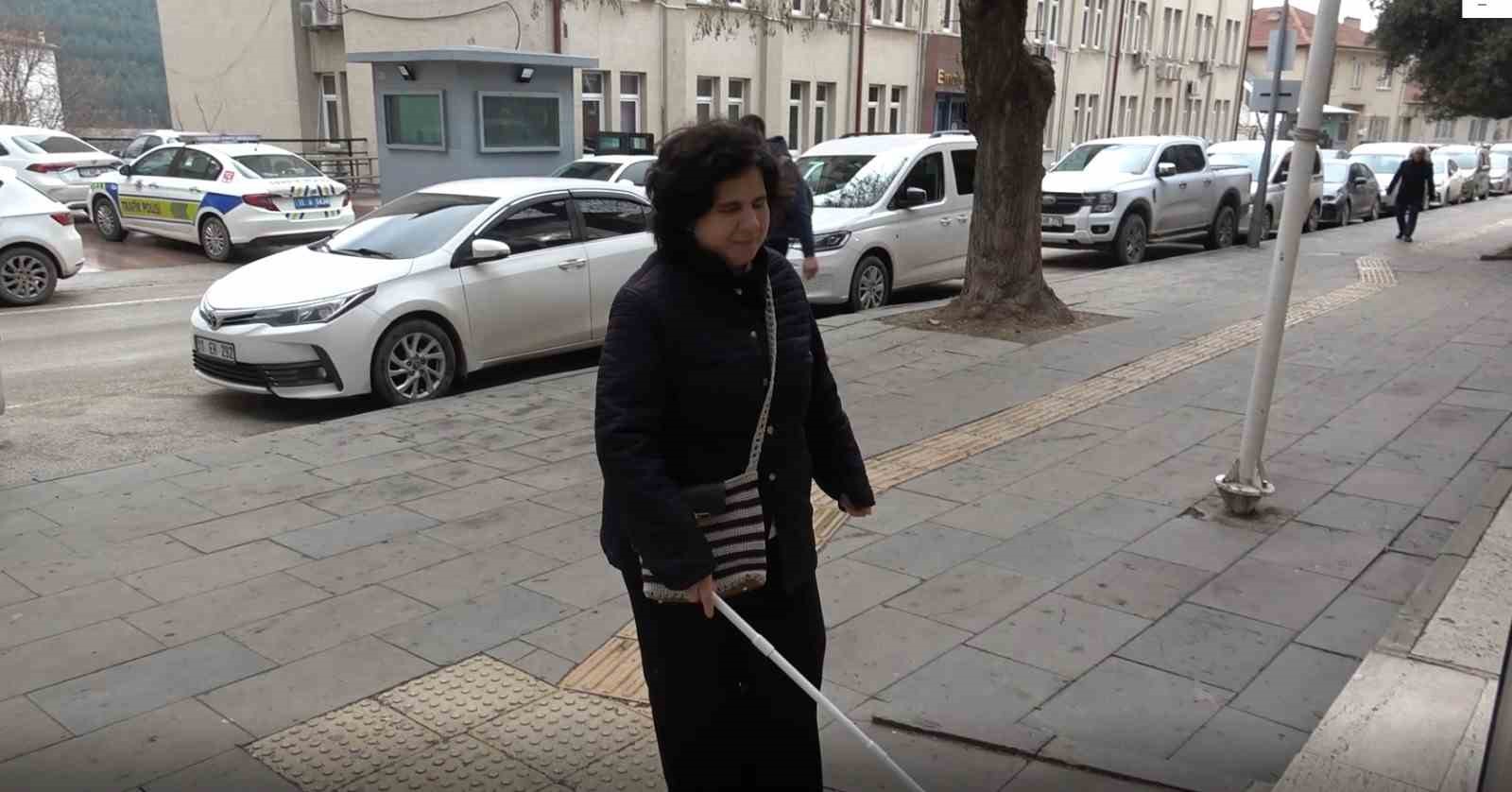 gorme engelli 3 cocuk annesi ciler kocamanin braille alfabesiyle okuma azmi 4 EaQYaltJ