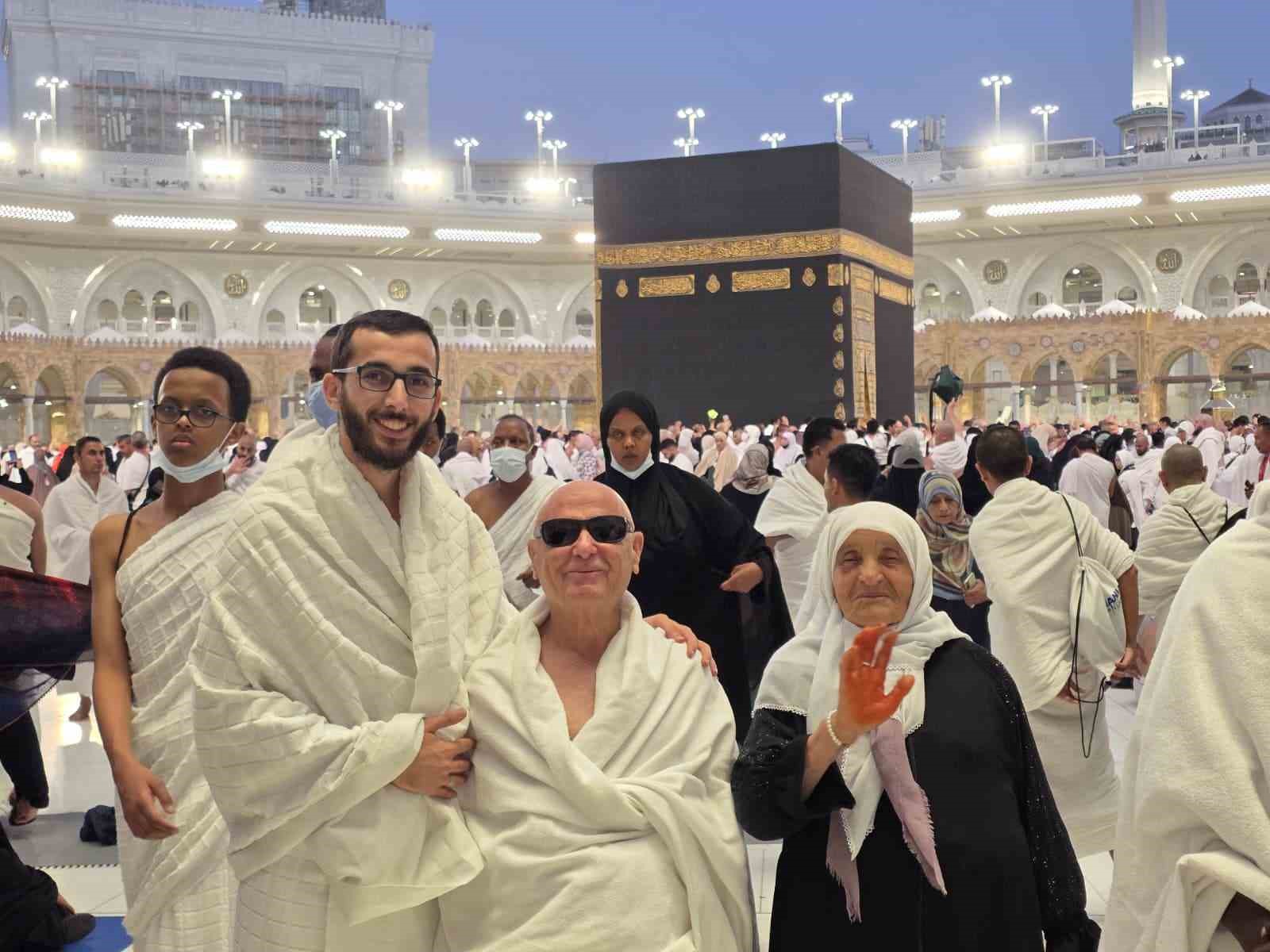 gorme engelli ramazan amca ve nuriye teyze umreye kavustu 0