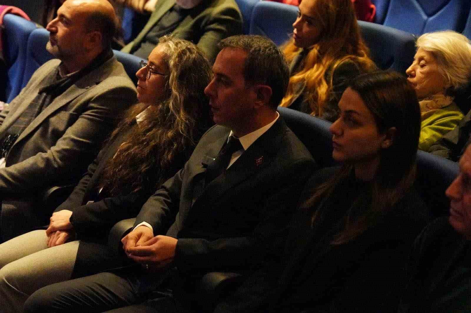 gorme engelli ressamin braille teknigiyle yaptigi resimler begeni topladi 0 hbcpMj74