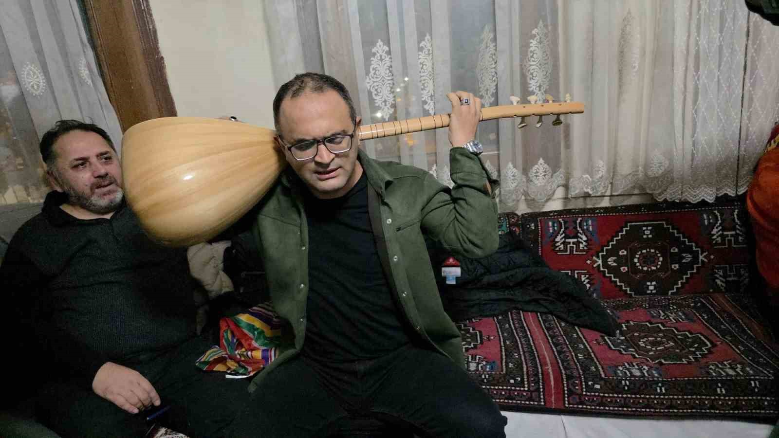 gorme engelli sanatci sazi ensesinde caliyor 3 W3M4rTHm