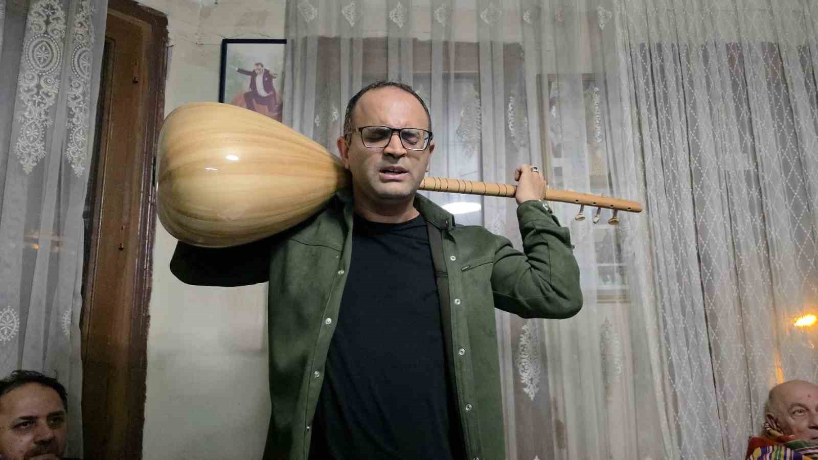 gorme engelli sanatci sazi ensesinde caliyor 4 NnNKF9X4