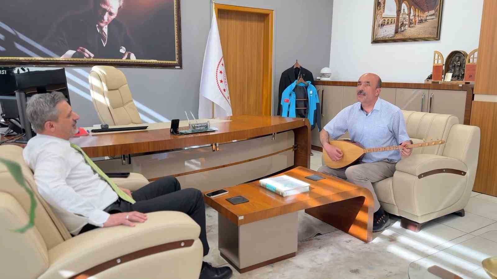 gorme engelli santral memuru hafizasiyla hayran birakiyor bin 500 numarayi ezbere biliyor 2 elhjE34R