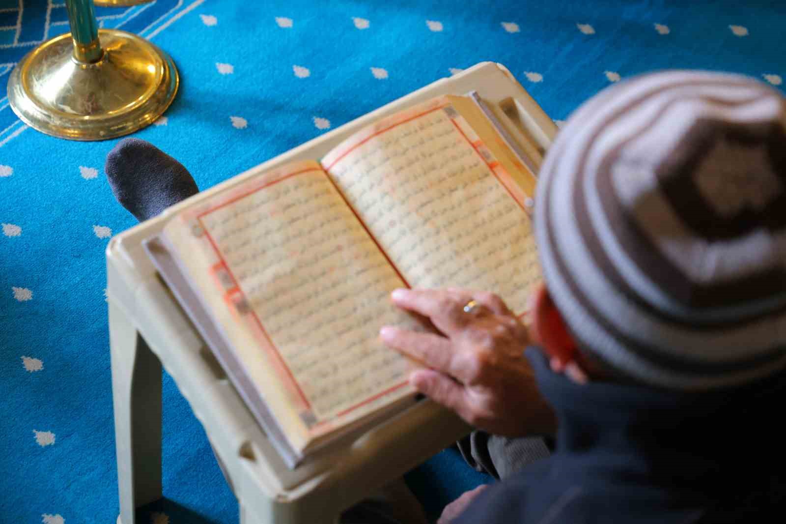gorme engelli uc hafiz ramazan boyunca mukabele okuyor 1