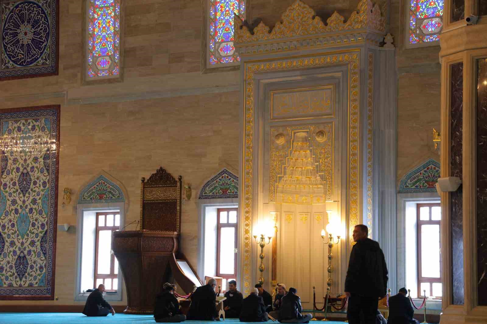 gorme engelli uc hafiz ramazan boyunca mukabele okuyor 3 MYDdDmpd