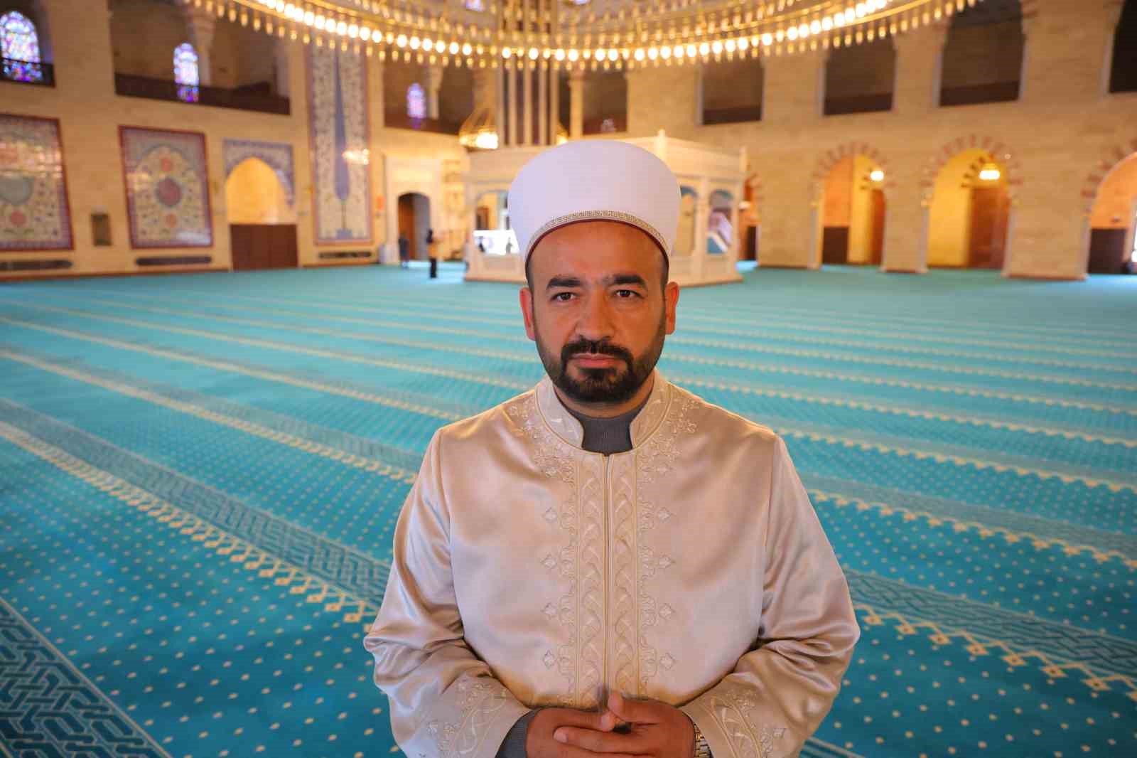 gorme engelli uc hafiz ramazan boyunca mukabele okuyor 5 ClvhNfWY