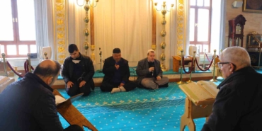 gorme-engelli-uc-hafiz-ramazan-boyunca-mukabele-okuyor-KeklZcme.jpg