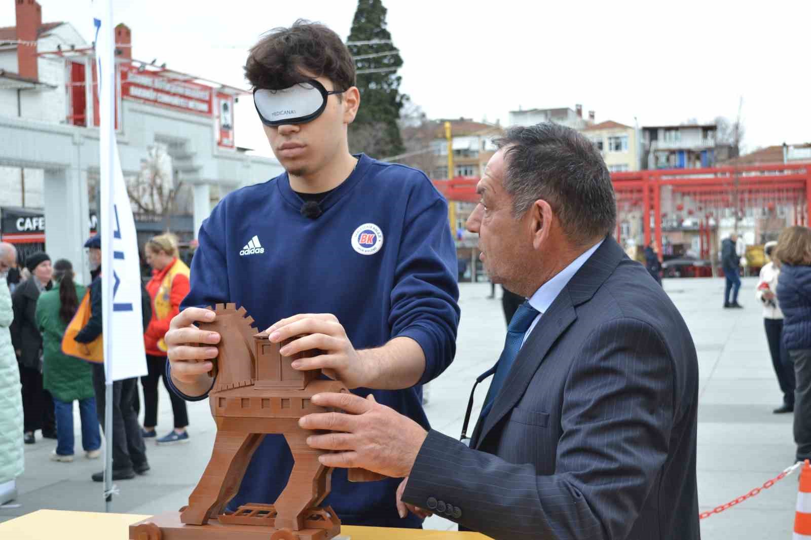 gorme engelliler icin bakirkoyde empati parkuru kuruldu 0 FEbilE3U