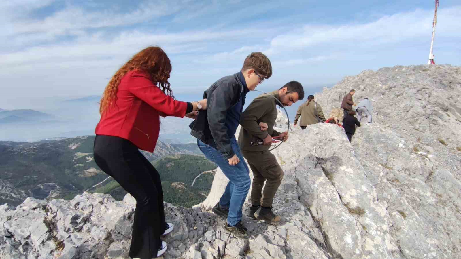 gorme engelliler spil dagi zirvesinde bayrak degistirdi 1 AvTnmztW