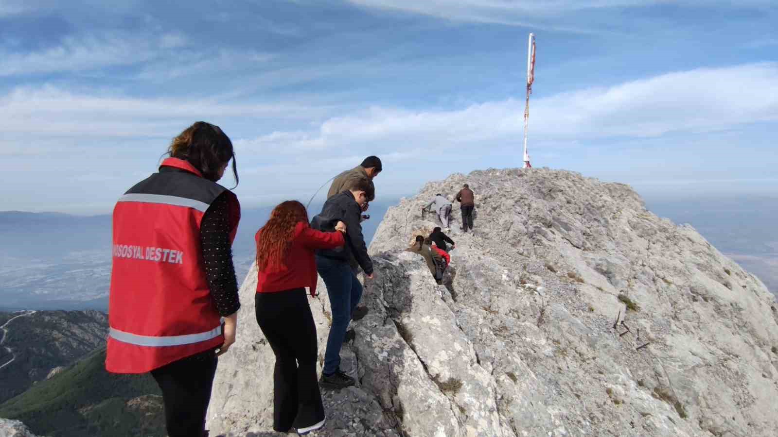 gorme engelliler spil dagi zirvesinde bayrak degistirdi 3 8MgcHrQV
