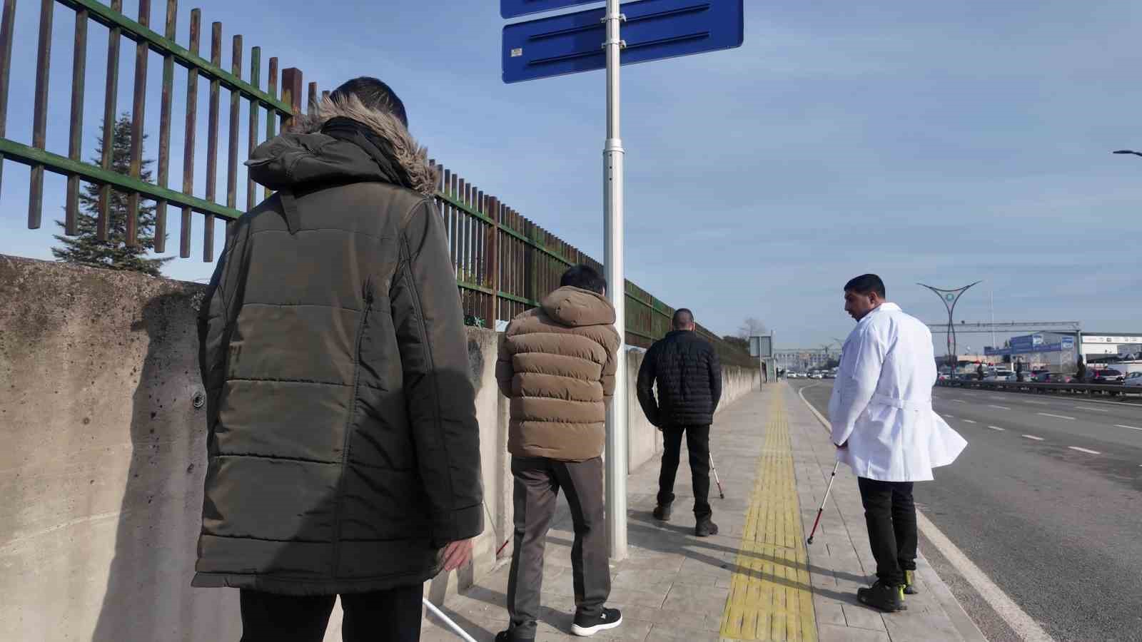 gorme engellilerin sehirdeki zorlu mucadelesi saniye saniye goruntulendi 1 PLVL41Wv