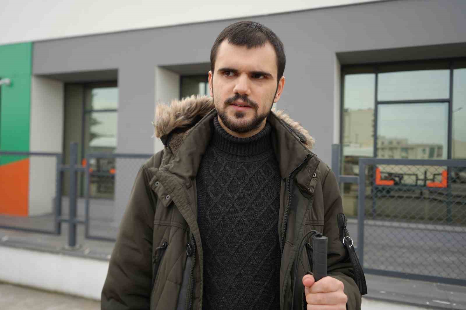 gorme engellilerin sehirdeki zorlu mucadelesi saniye saniye goruntulendi 10 KgB78Qgi