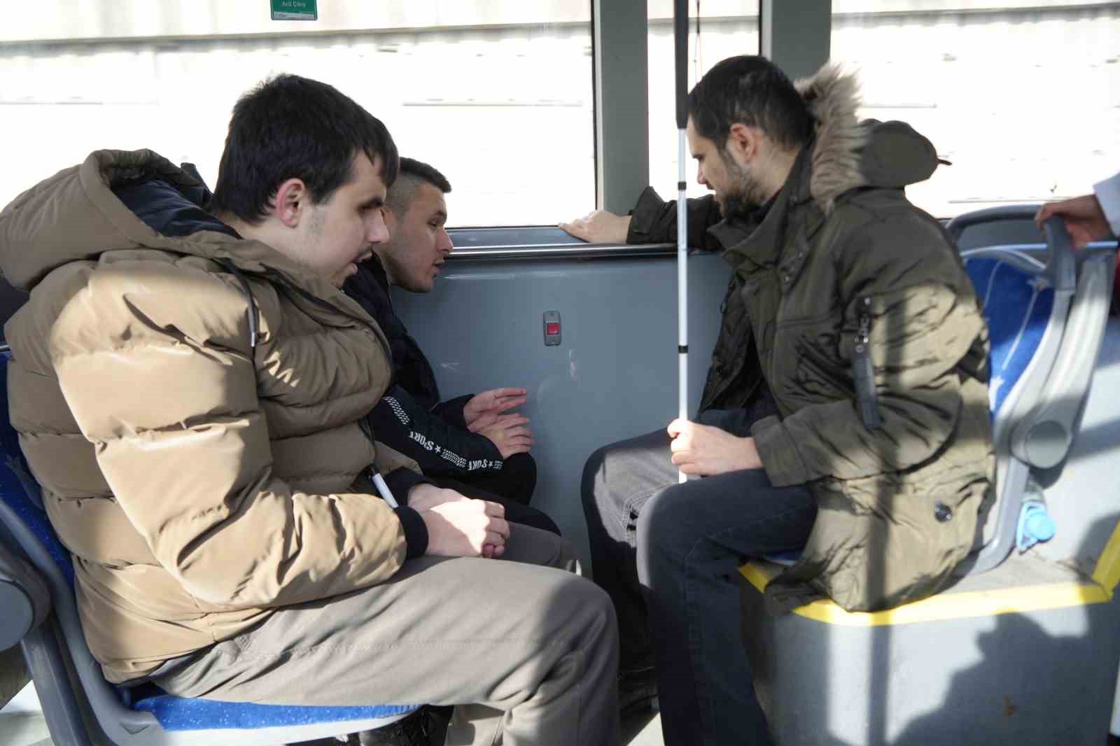 gorme engellilerin sehirdeki zorlu mucadelesi saniye saniye goruntulendi 8 3tpmY4Mu